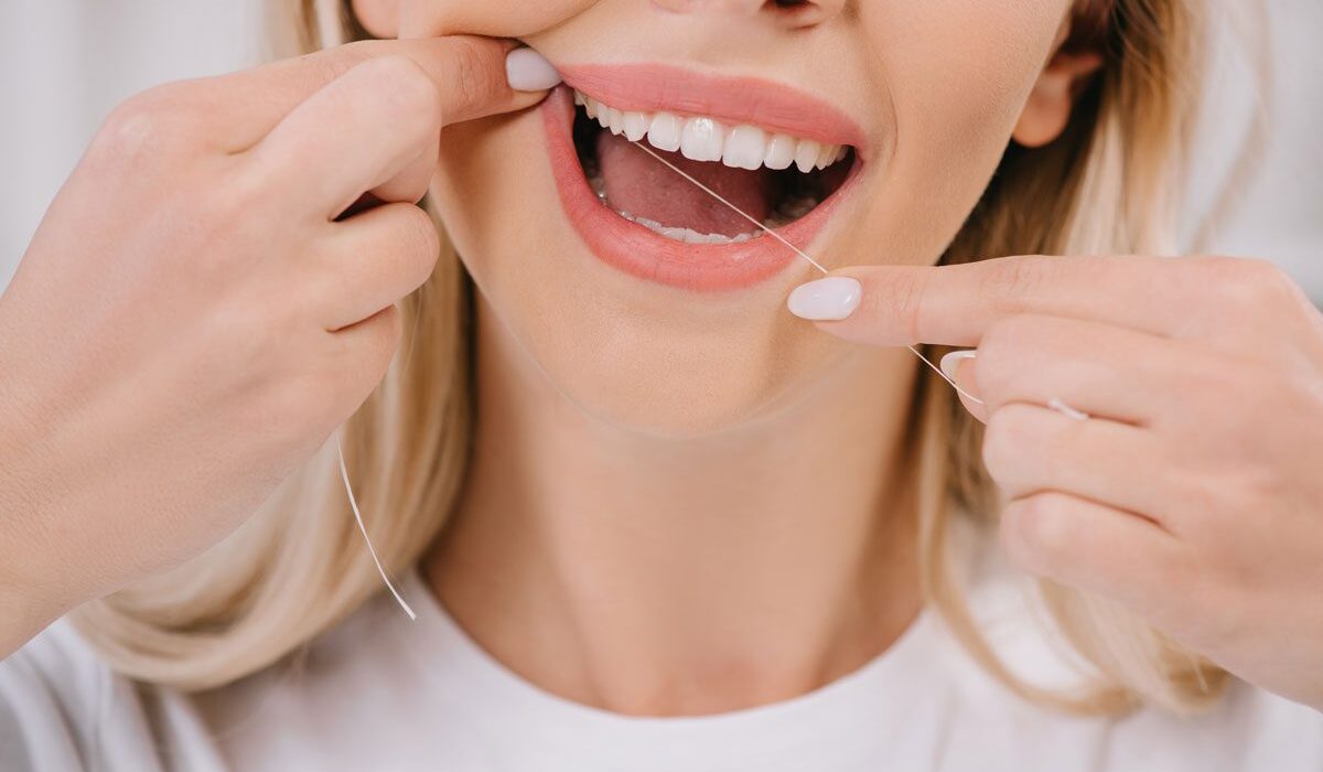 استفاده از نخ دندان